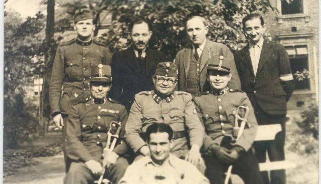 Budapest, Lehel úti muszos hadtáp raktár katonái, középen: Fehér István főtörzsőrmester